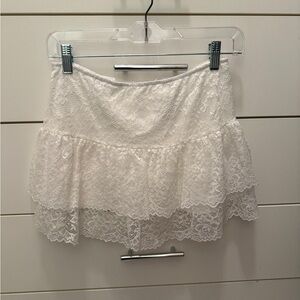 Edikted ruffle lace low rise mini skirt